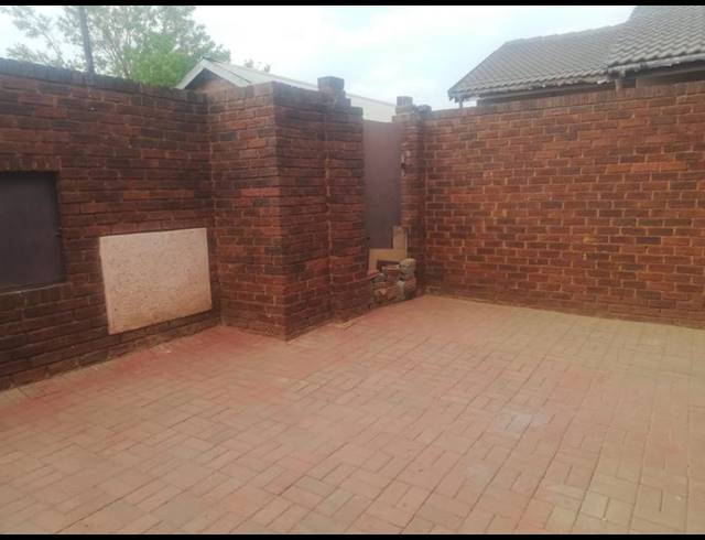 2 BEDROOM DUPLEX FOR SALE IN ORLANDO WEST